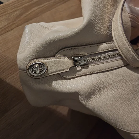 Coach Edie Shoulder Bag 39 With Horse And Carriage - Picture 6 of 9